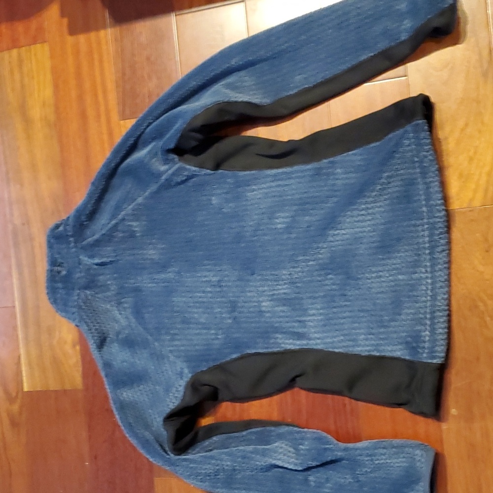 Mountain Hardware fleece jacket - Picture 5 of 5